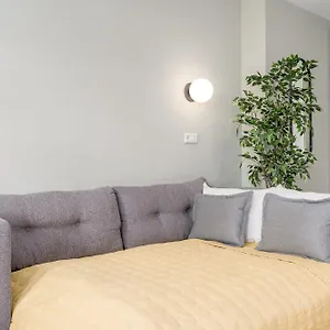 Bright Center Aparthotel