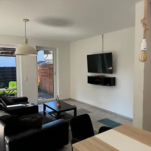 Neubau, Moderne Haushälfte In Apartment